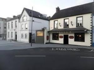 Ewing's Bar & Accomodation